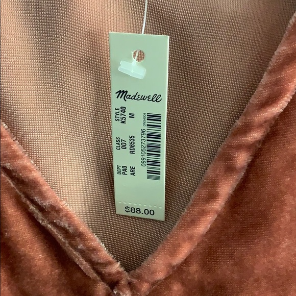 Host Pick 🛍️ Madewell Velvet Tulip-Sleeve Ruffle Top - Picture 10 of 11